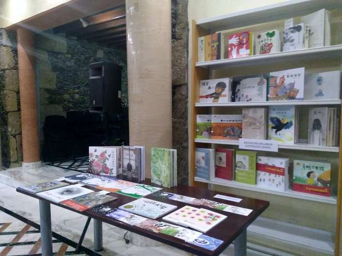 Imagen de archivo de una muestra de libros en la Biblioteca Saulo Torón de Arnao-Telde (Foto TA)