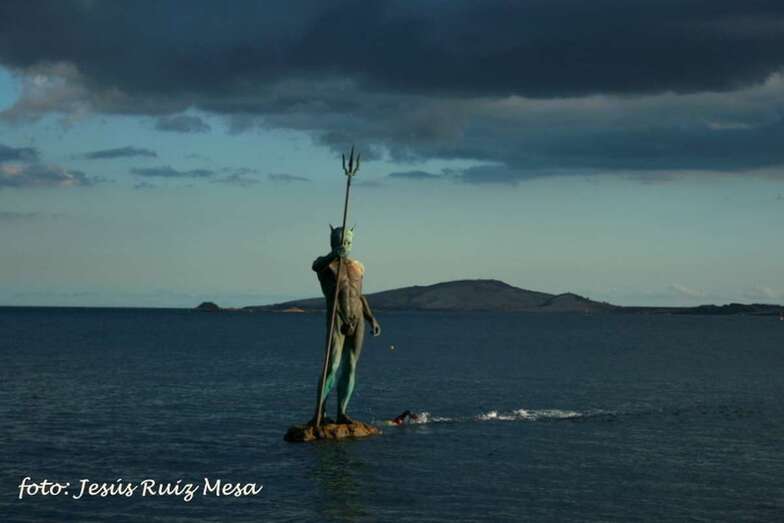 Imagen de la escultura Neptuno, en la playa de Melenara (Foto TA)