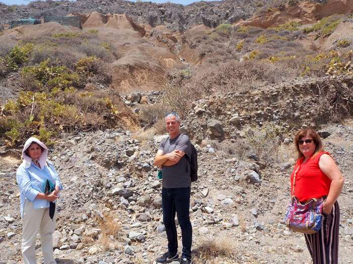 La directora general María Antonia Perera, el ingeniero Israel Hernández y María Aránzazu Gutierrez, alta inspectora de Patrimonio de Canarias (Foto TA)