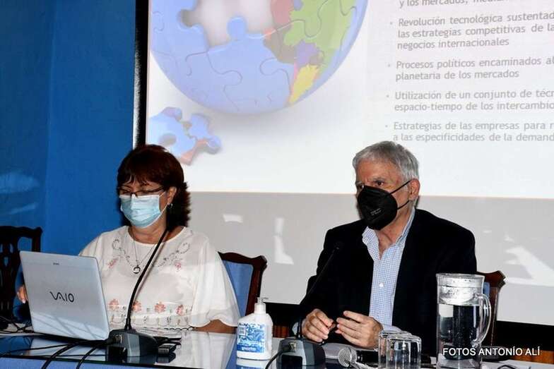 El curso de Historia Política Contemporánea arrancó este miércoles con dos ponencias/Antonio Alí