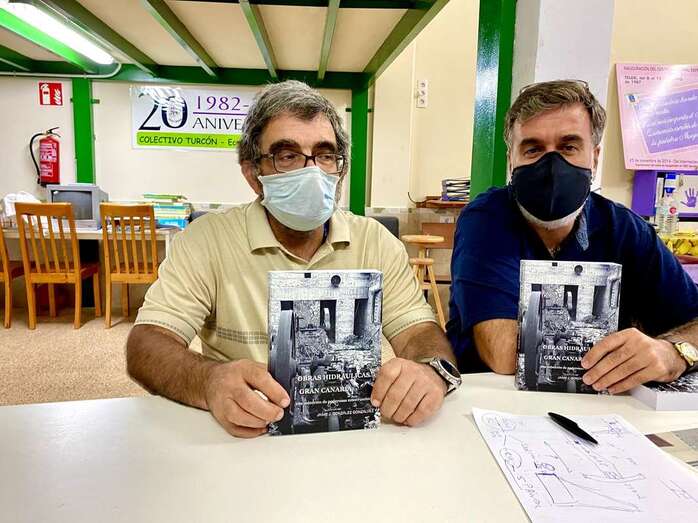 Jaime González (d) junto al presidente de Turcón, Honorio Galindo (Foto TA)