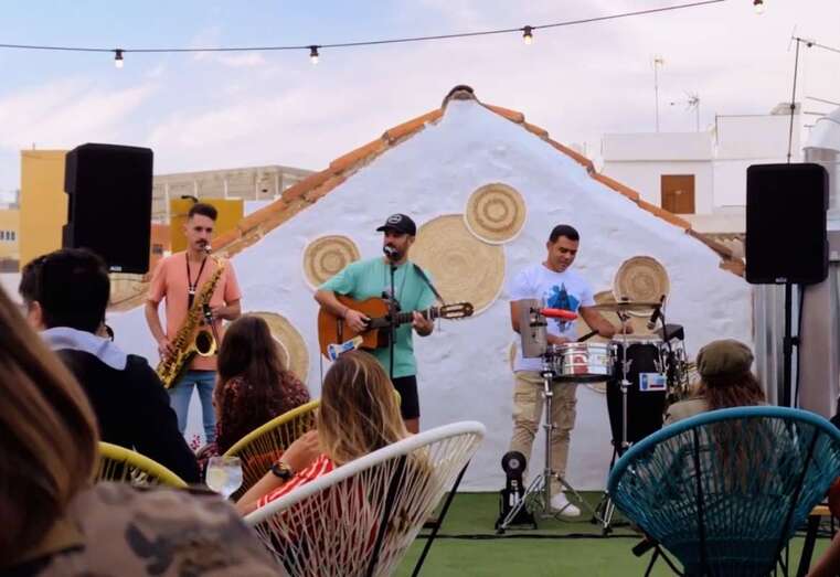 Imagen de la actuación de Kilombo Improvisado en Aquelarre (Foto TA)