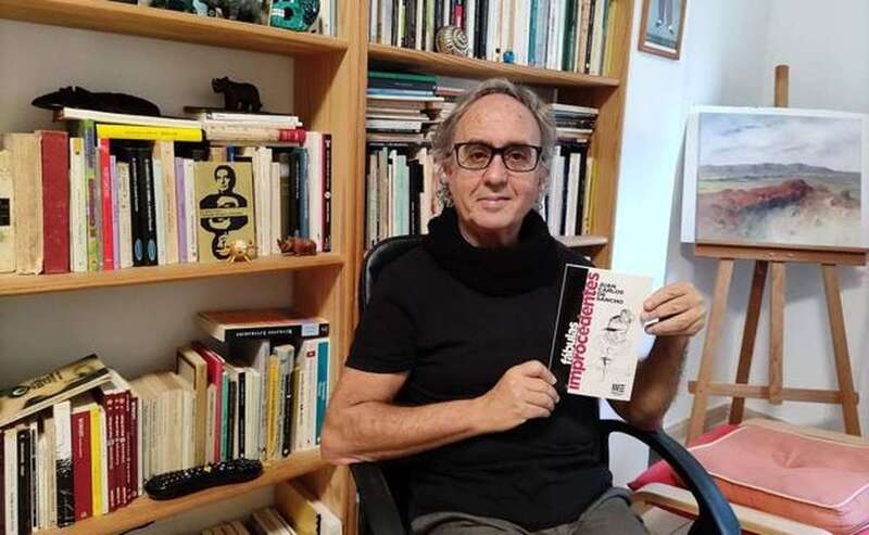 Juan Carlos de Sancho posa junto a su obra/Magda Medina.