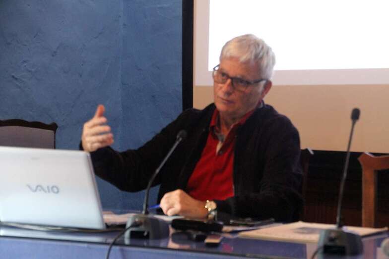 El catedrático de Historia Contemporánea y director del curso, José Miguel Pérez, este miércoles en Telde/Jesús Ruiz Mesa.