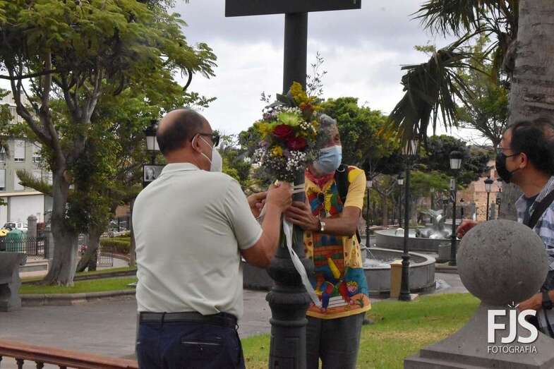 Homenaje a Saulo Torón en el parque urbano de Arnao, esta mañana/Francisco Javier Santana.