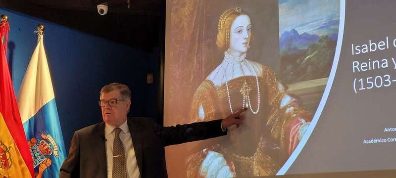 Antonio María González Padrón durante la charla/Jesús Ruiz Mesa.