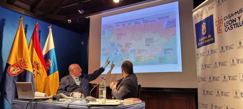 Imagen de la conferencia que abrió este martes el curso / Jesús Ruiz