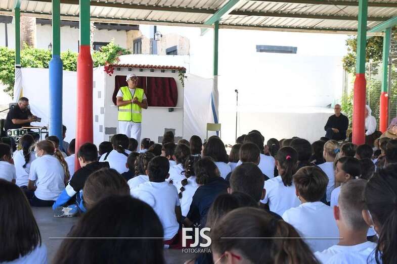 Representación del teatrillo en el CEIP Poeta Fernando González/Francisco Javier Santana.