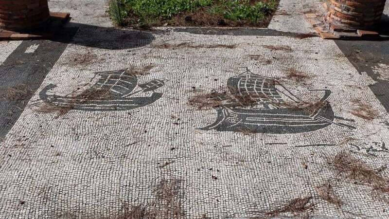 Así eran los barcos mercantes romanos en torno a la Era común. Son mosaicos en la plaza de la Corporazioni, en la localidad portuaria de Ostia/CA.