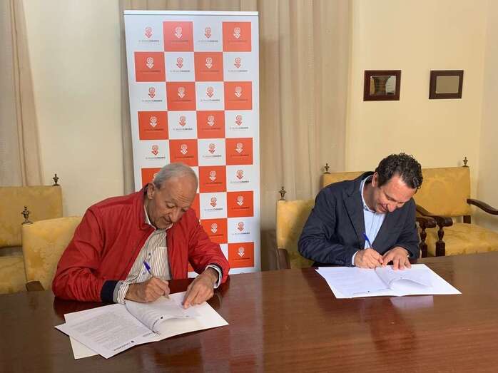 Imagen de la firma del acuerdo / TA