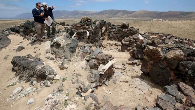Lanzarote fue la primera isla en ser colonizada, al menos atesora la datación más antigua. En la imagen, Fiquinineo, habitado durante cerca de mil año/ Alejandro Ramos