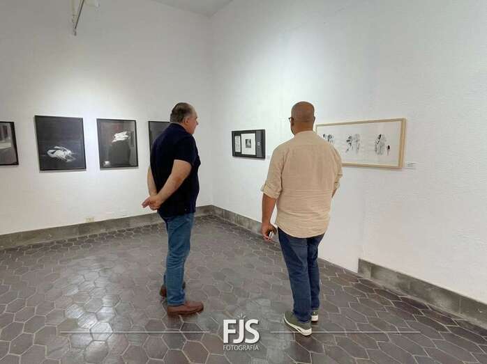 Los concejales Juan Martel y Jonay López durante la visita a la exposición/Francisco Javier Santana.