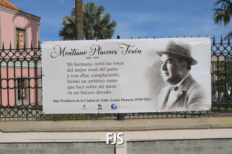 Plancarta dedicada a Montiano Placeres en el Parque Urbano de Arnao/TA.