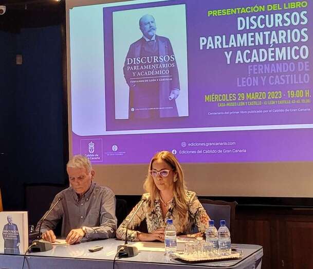 La consejera de Cultura Guacimara Medina y el expresidente del Cabildo, José Miguel Pérez/Jesús Ruiz Mesa.