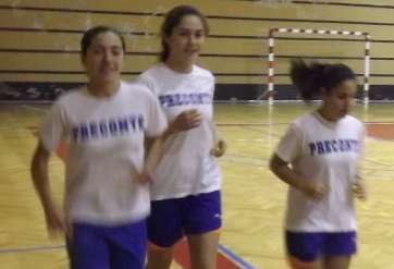 Andrea Santana (i), junto a Claudia Sánchez (c) y Raquel Monzón (d) (Foto: TA)