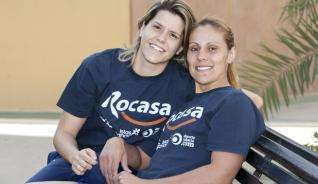 Davinia López (d), junto a María Luján, en una imagen de archivo (Foto TA)