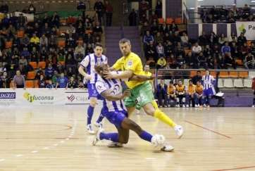 Jonathan Hernández, en los últimos compases del choque (Foto: TA)