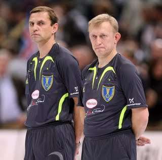 Dúo arbitral extranjero (Foto: TA)