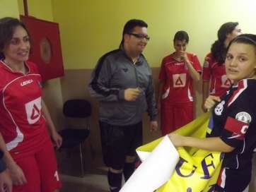 Cristina Gimeno (d), trigoleadora en el partido contra el Leis Pontevedra (Foto TA)