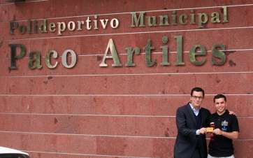 Pablo Rodríguez y Marcos Yánez, en las puertas del Paco Artiles (Foto TA)