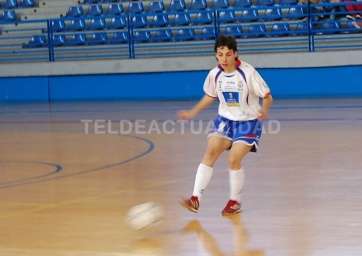 Nira, protagonista del partido con tres goles (Foto TA)