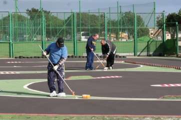 Los operarios asfaltan el circuito de El Hornillo (Foto TA)