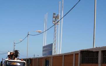 Tendido eléctrico repuesto en el estadio de La Herradura (Foto TA)