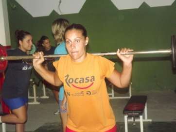 Davinia López, ejercitándose en el gimnasio improvisado del Antonio Moreno (Foto TA)