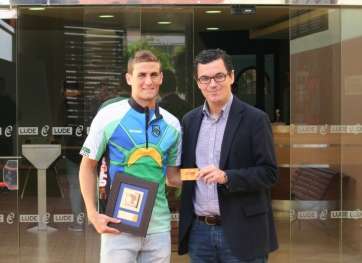 El concejal con el deportista Francisco Cabrera (Foto TA)