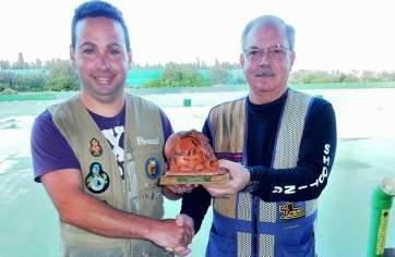 Víctor Jonathan Sánchez (i), junto a José Manuel Santana (Foto TA)