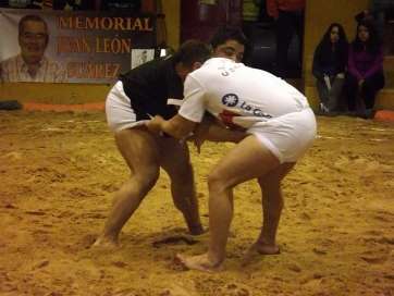 David Martel, duda para esta luchada, se enfrenta a José R. Santana en el Memorial Juan León (Foto TA)