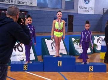 Yaritza y Sara, en el podio de la categoría benjamín (Foto Attenya-Telde)