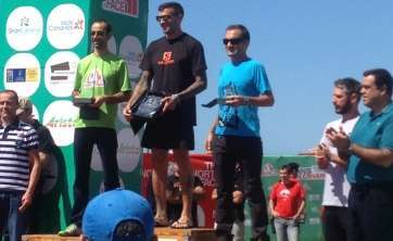 Andrés González, el primero por la derecha, en el podio de ganadores de la modalidad Starter (Foto TA)