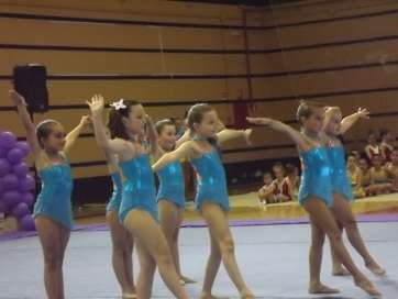 Imagen de una actuación de gimnastas del Attenya en Telde (Foto TA)
