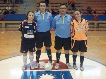 Las capitanas de ambos conjuntos (Foto TA)