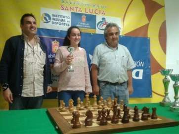 Irene Rodríguez, con el trofeo de campeona (Foto: Telde Los Llanos)
