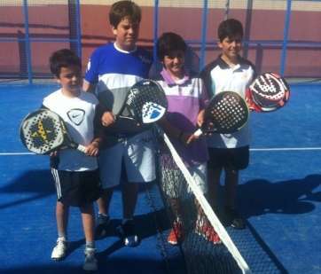 Alejandro Amador (d), tras el partido final (Foto: TA)
