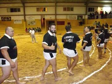 Momento de la luchada contra el Almogarén en Las Huesas (Foto: TA)