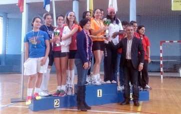 Podio de equipos absolutos de espada femenina (Foto: TA)