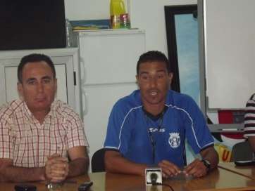Jero Santana (d), junto al presidente del Telde (Foto: TA)
