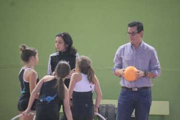 Pablo Rodríguez, durante su visita al entrenamiento del Club Izel (Foto TA)
