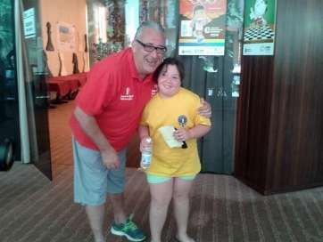 Jenny Sanabria junto a su padre, tras ganar el torneo (Foto: Telde Los Llanos)