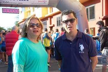 La alcaldesa y el concejal de Deportes, en la prueba atlética 10 Km. Urbanos de Telde 2014 (Foto TA)