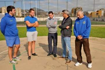 Lucas Bravo, esta mañana junto a aeromodelistas y representantes de la Federación de Deportes Aéreos de Canarias (Foto Acfi Press)