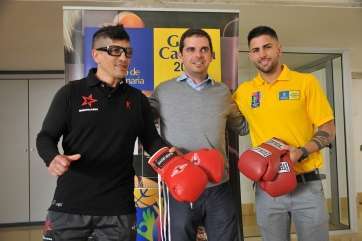 El púgil teldense con el consejero Lucas Bravo de Laguna (Foto TA)