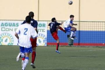 Imagen de archivo de un partido de la UD Telde con el Tenerife B (Foto TA)