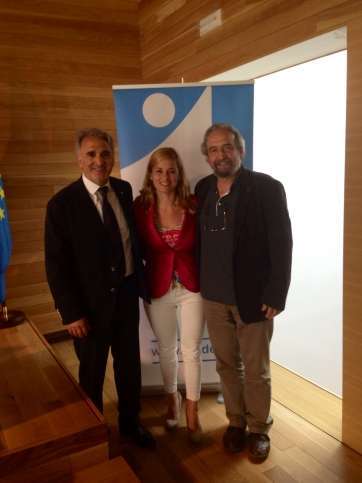 Migdalia Rodríguez (c) flanqueada por los directivos de FAGDE