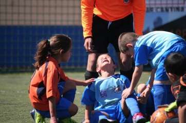 Disputa de un partido del torneo de fútbol base en Telde (Foto TA)