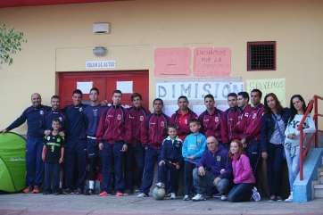 Grupo de deportistas encerrados en el Estadio Municipal de Telde (Foto TA)