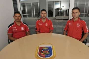 Oliver, Leandro y Fabio, capitanes de la UD Telde (Foto Gerardo Montesdeoca-C7).